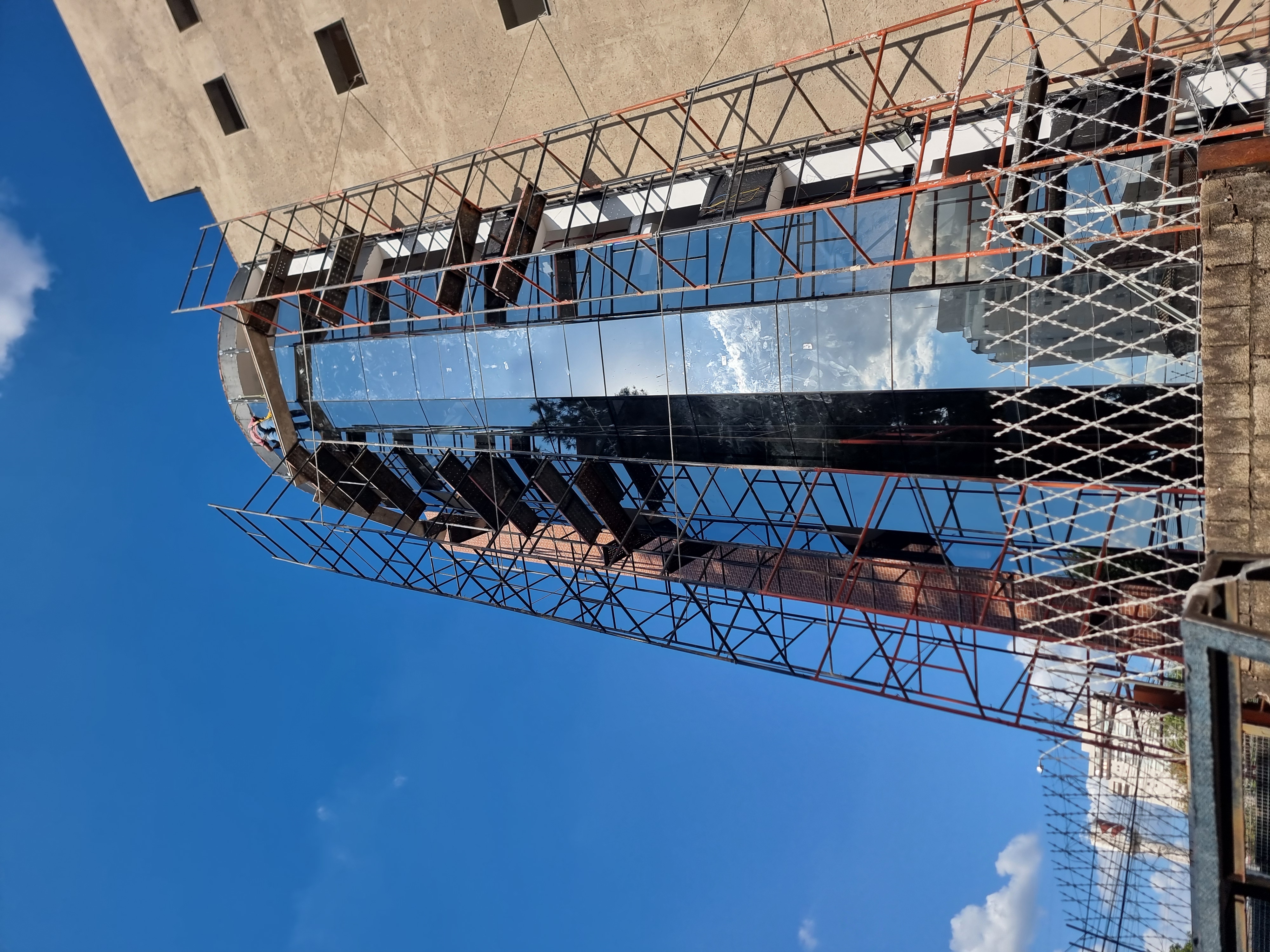 Prédio comercial corporativo gerenciado pela TC Construções